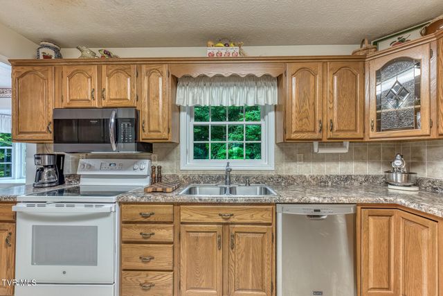 1678 Sluder Road, Shady Valley, TN 37688