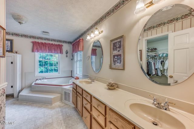 1678 Sluder Road, Shady Valley, TN 37688