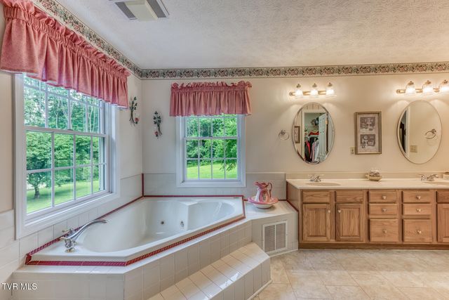 1678 Sluder Road, Shady Valley, TN 37688