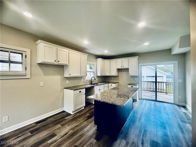 453 Briarwood Drive, Akron, OH 44320