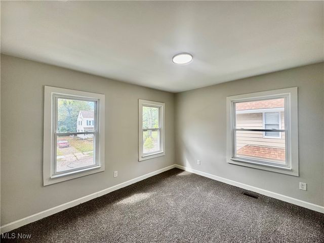 453 Briarwood Drive, Akron, OH 44320