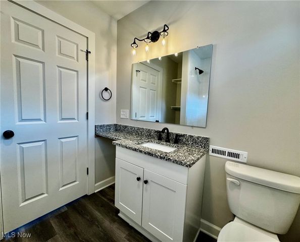 453 Briarwood Drive, Akron, OH 44320