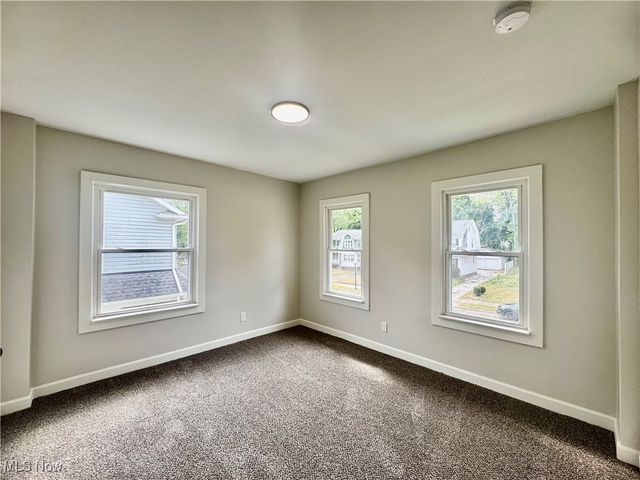 453 Briarwood Drive, Akron, OH 44320