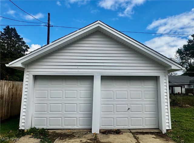 453 Briarwood Drive, Akron, OH 44320