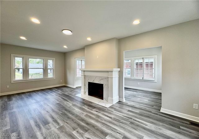 453 Briarwood Drive, Akron, OH 44320