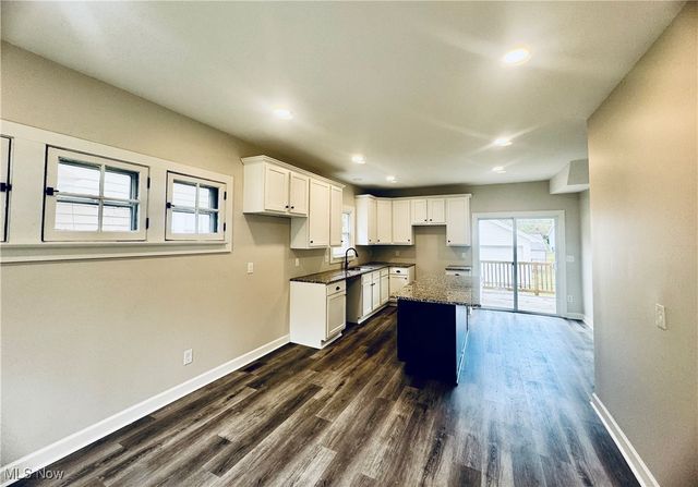 453 Briarwood Drive, Akron, OH 44320