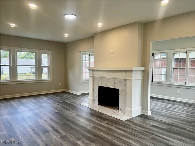 453 Briarwood Drive, Akron, OH 44320