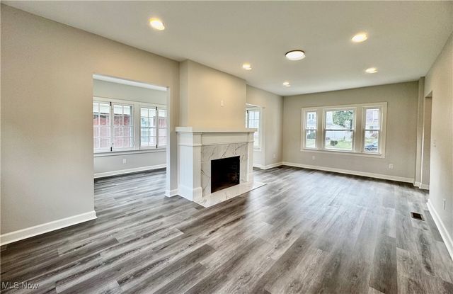 453 Briarwood Drive, Akron, OH 44320