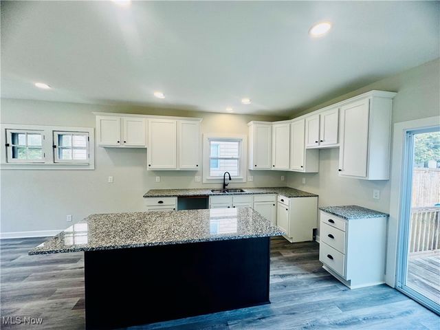 453 Briarwood Drive, Akron, OH 44320