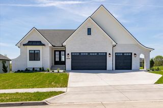 18284 Baxter Place, Clive, IA 50325