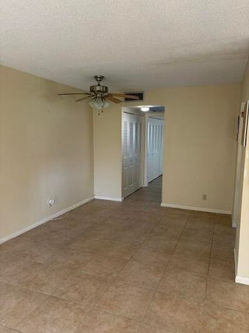 145 Dorchester G, West Palm Beach, FL 33417