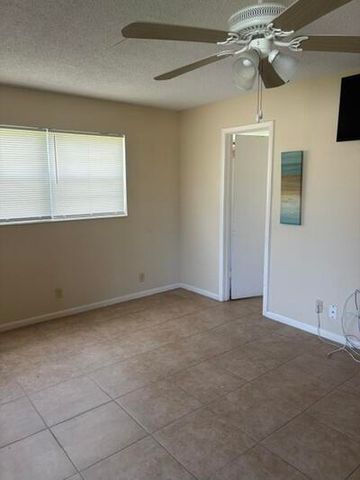145 Dorchester G, West Palm Beach, FL 33417