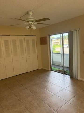 145 Dorchester G, West Palm Beach, FL 33417