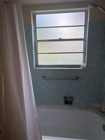 145 Dorchester G, West Palm Beach, FL 33417