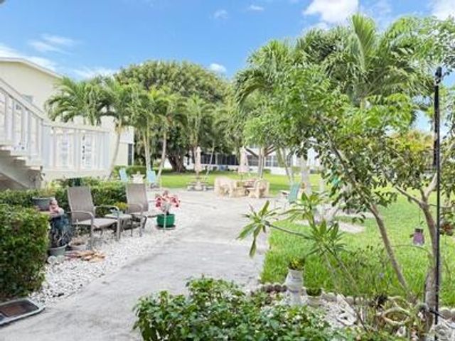 145 Dorchester G, West Palm Beach, FL 33417