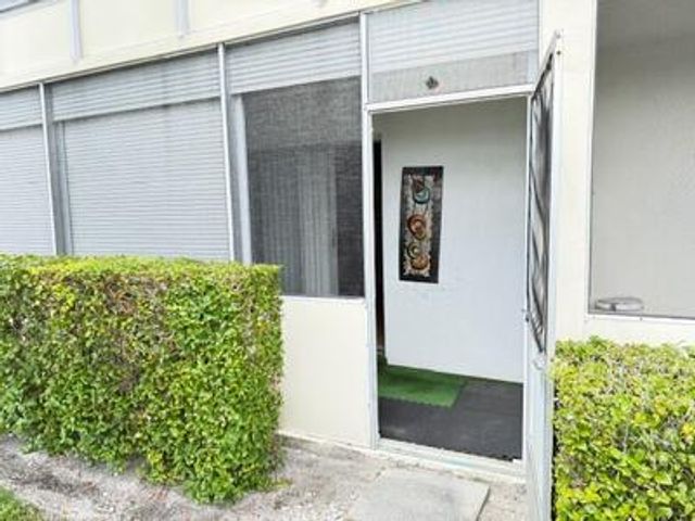 145 Dorchester G, West Palm Beach, FL 33417