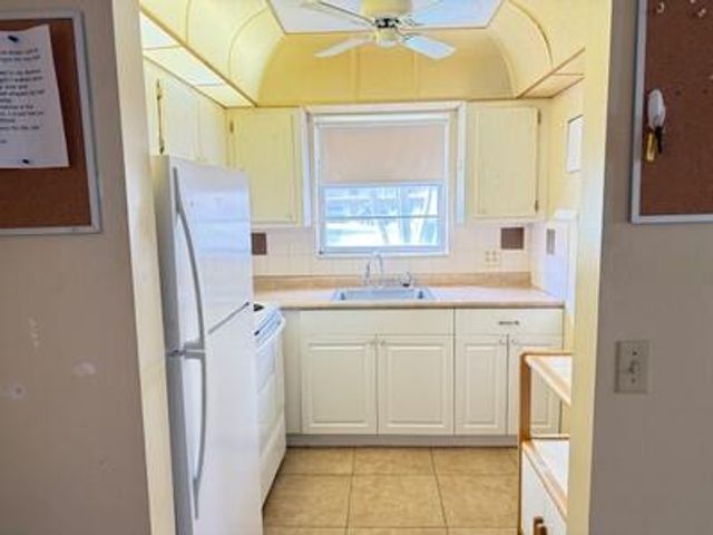 145 Dorchester G, West Palm Beach, FL 33417