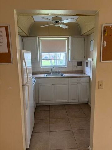 145 Dorchester G, West Palm Beach, FL 33417