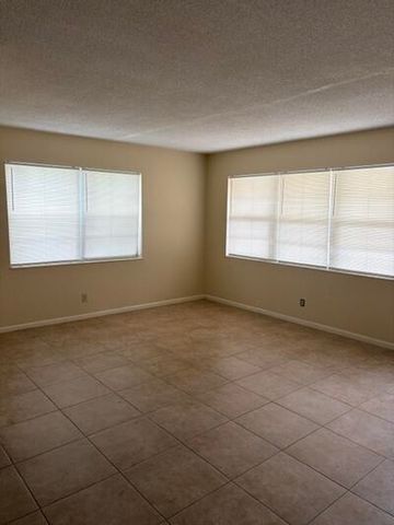 145 Dorchester G, West Palm Beach, FL 33417