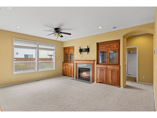 13728 Nw HENNINGER Ln, Portland, OR 97229