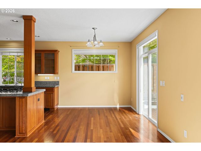 13728 Nw HENNINGER Ln, Portland, OR 97229