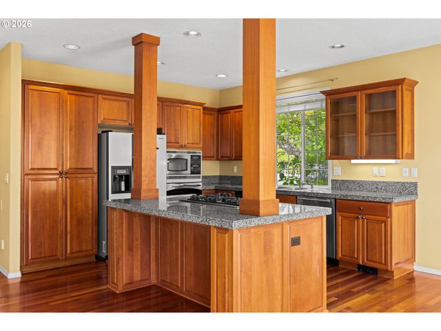 13728 Nw HENNINGER Ln, Portland, OR 97229