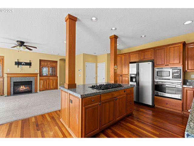 13728 Nw HENNINGER Ln, Portland, OR 97229