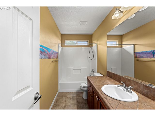 13728 Nw HENNINGER Ln, Portland, OR 97229