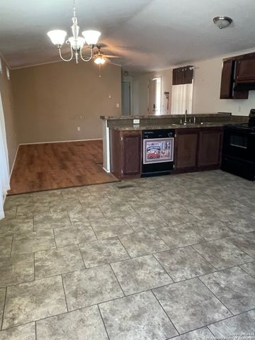 449 Mountain View, Bandera, TX 78003