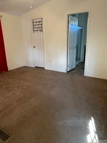 449 Mountain View, Bandera, TX 78003