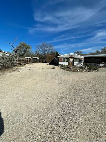 449 Mountain View, Bandera, TX 78003