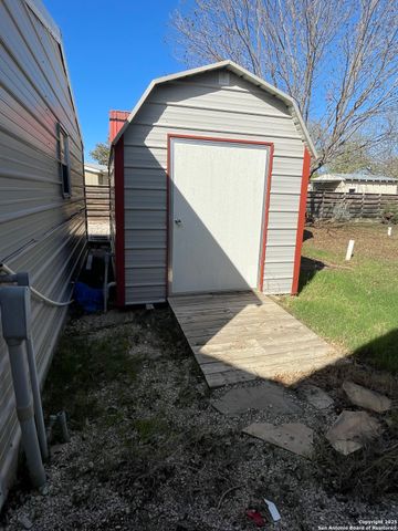 449 Mountain View, Bandera, TX 78003