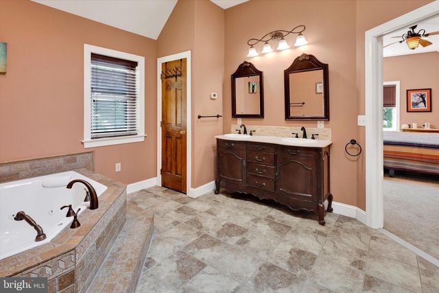 15 GIFT RD, Hamburg, PA 19526