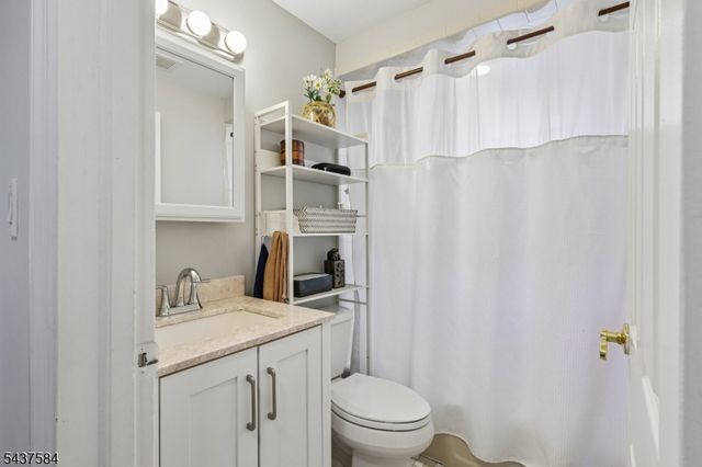 433 Fern Ave, Lyndhurst Twp., NJ 07071