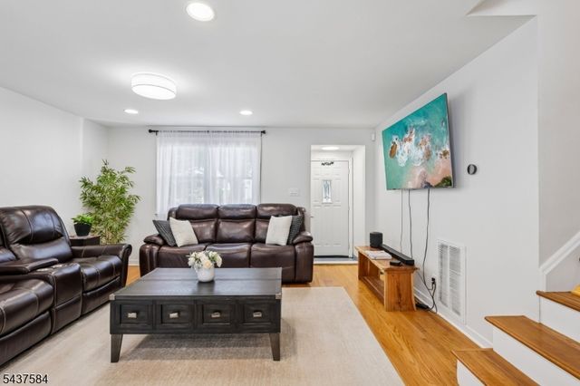 433 Fern Ave, Lyndhurst Twp., NJ 07071