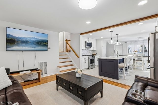 433 Fern Ave, Lyndhurst Twp., NJ 07071