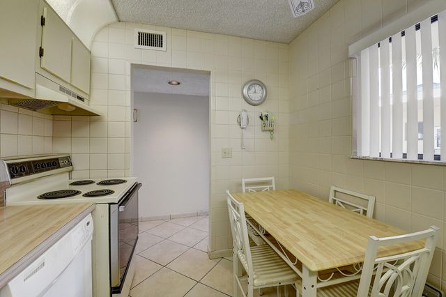 5370 Las Verdes Circle 324, Delray Beach, FL 33484
