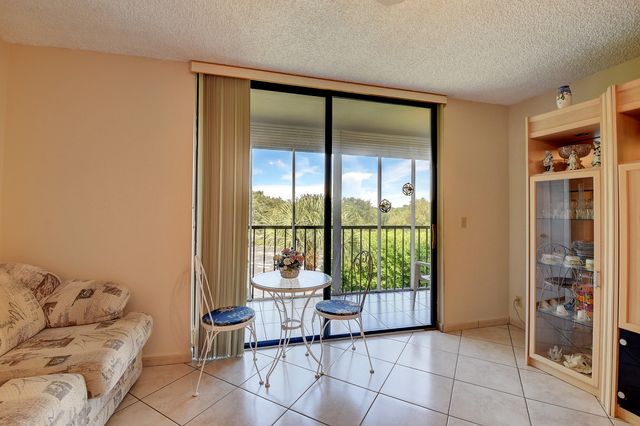 5370 Las Verdes Circle 324, Delray Beach, FL 33484