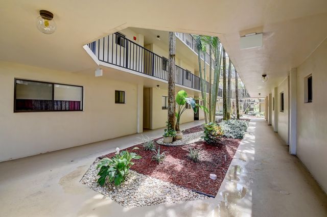 5370 Las Verdes Circle 324, Delray Beach, FL 33484