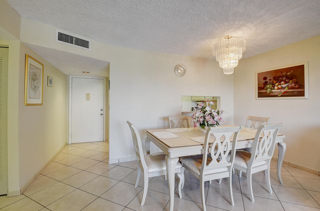 5370 Las Verdes Circle 324, Delray Beach, FL 33484