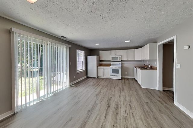 1100 Lake Drive, Roswell, GA 30075
