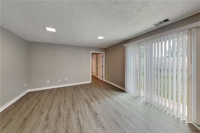 1100 Lake Drive, Roswell, GA 30075