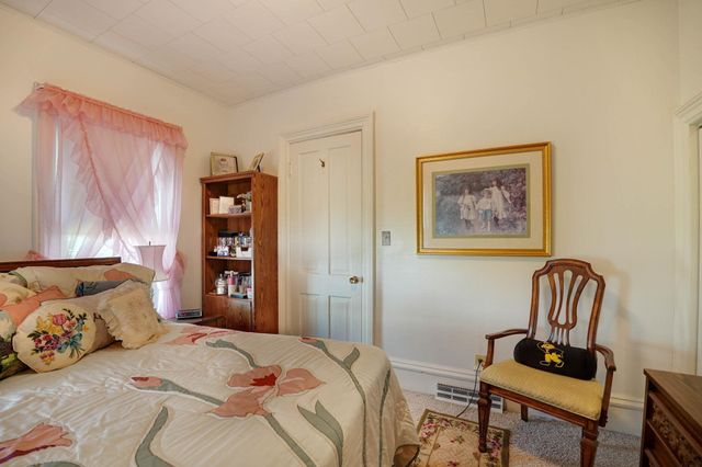 3806 W Gresham Road, Cedar Falls, IA 50613