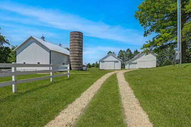 3806 W Gresham Road, Cedar Falls, IA 50613
