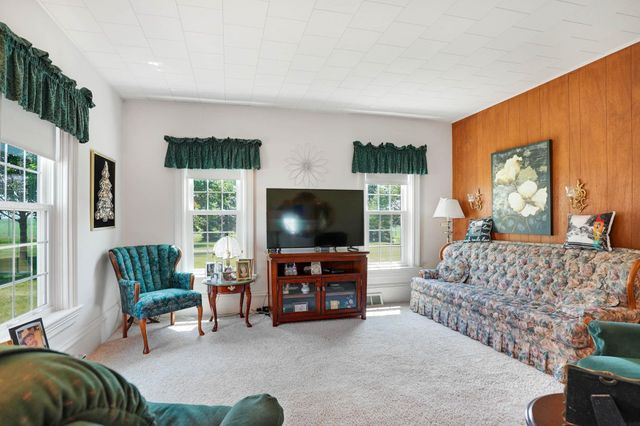 3806 W Gresham Road, Cedar Falls, IA 50613