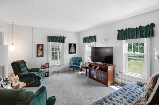 3806 W Gresham Road, Cedar Falls, IA 50613