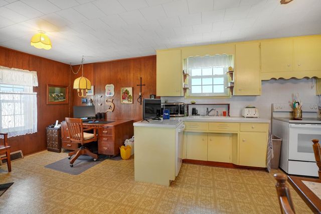 3806 W Gresham Road, Cedar Falls, IA 50613