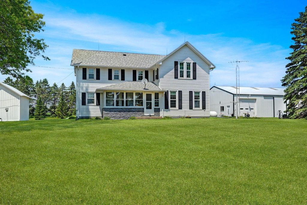3806 W Gresham Road, Cedar Falls, IA 50613