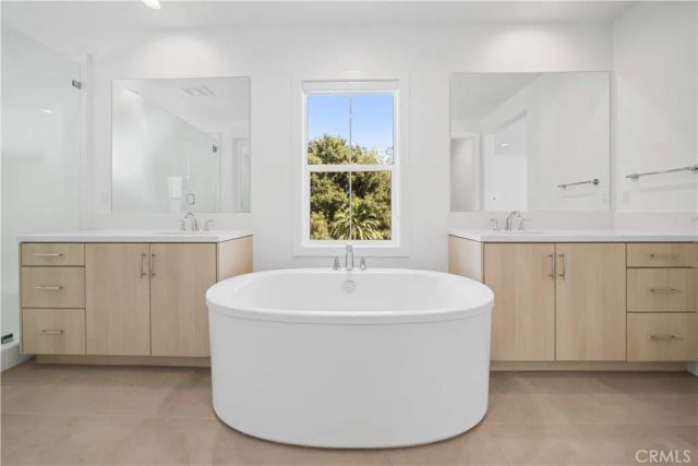 360 Riverbend, Lake Forest, CA 92630