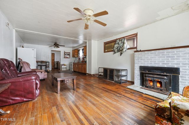 124 Clinchco Main Street, Clinchco, VA 24226